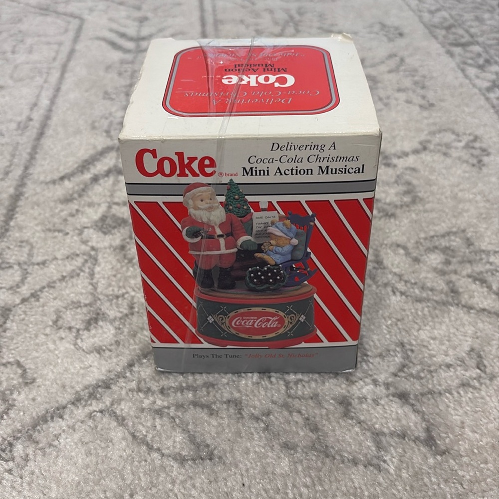 NIB Vintage 1997 Enesco Coca Cola Jolly Old St Nicholas Mini Action Music box